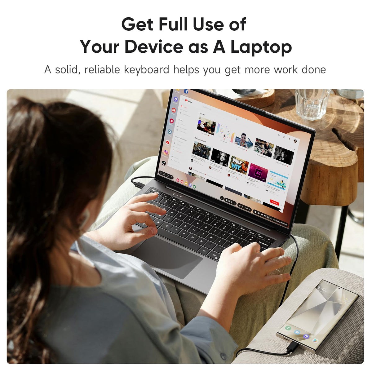Dopesplay Lapdock used in a cafe for mobile work and entertainment