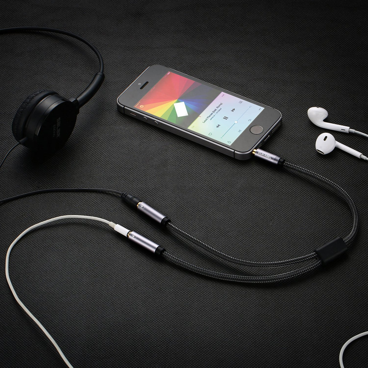 DUKABEL dual female 3.5mm ports demonstrating two-listener audio sharing