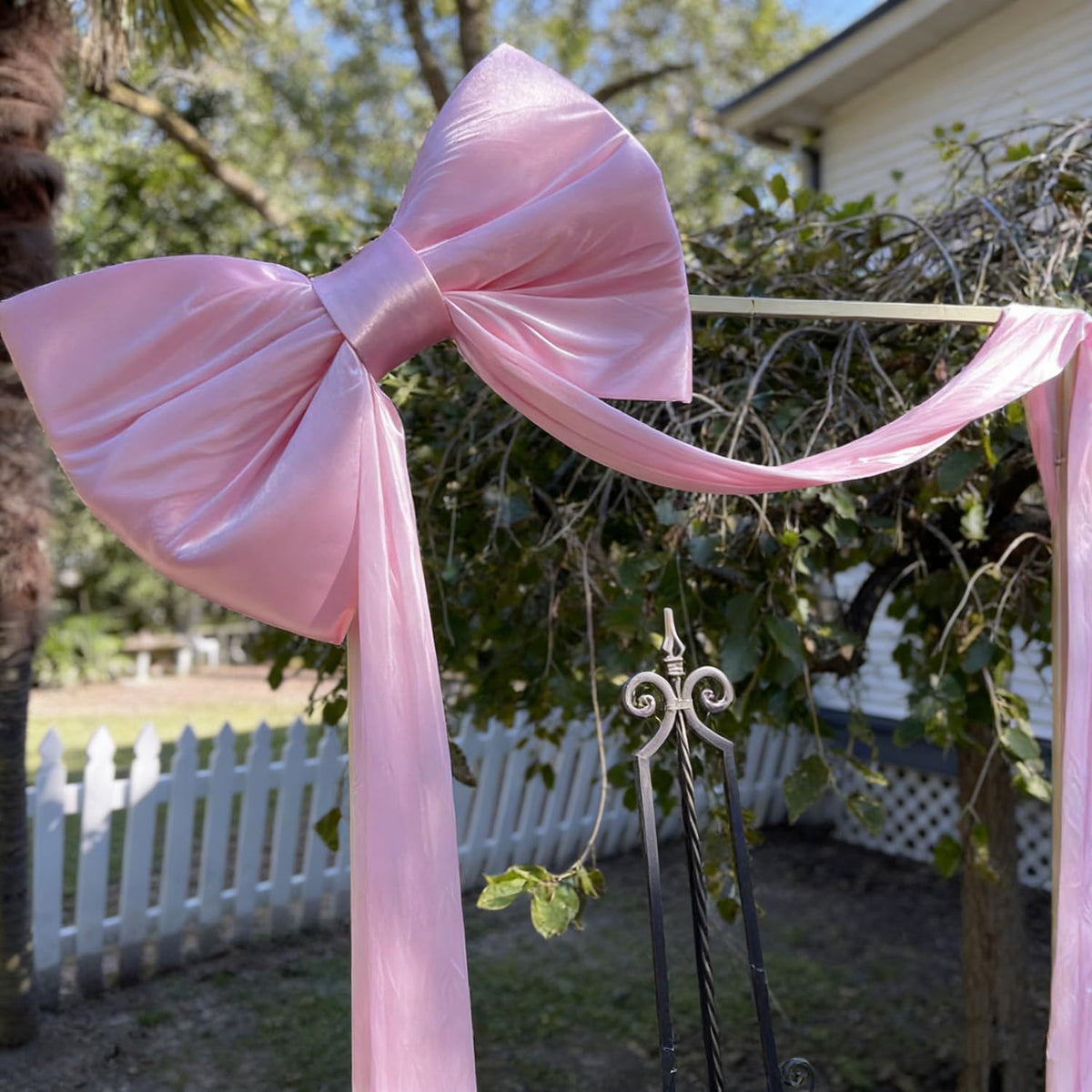 Dwsiplytg premium satin bow delivers glossy elegance for events.