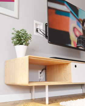 ECHOGEAR all-in-one kit keeps the wall tidy and cables organized