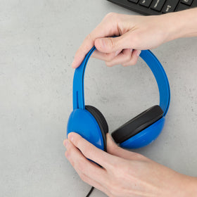 Egghead padded ear cups in blue for comfortable listening during lessons.