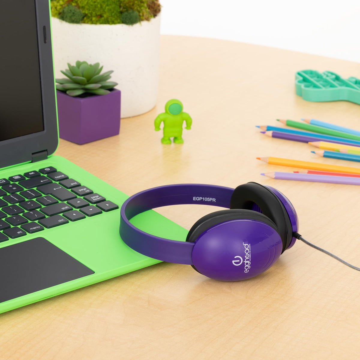 Egghead resealable storage bag with label saving space and keeping headphones hygienic