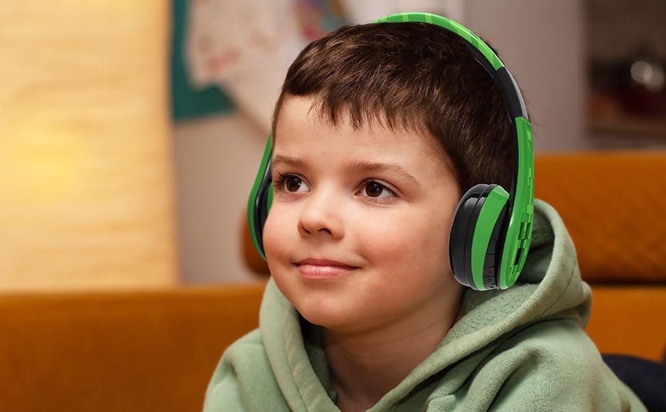 eKids headphones side microphone detail for clear voice calls and chat