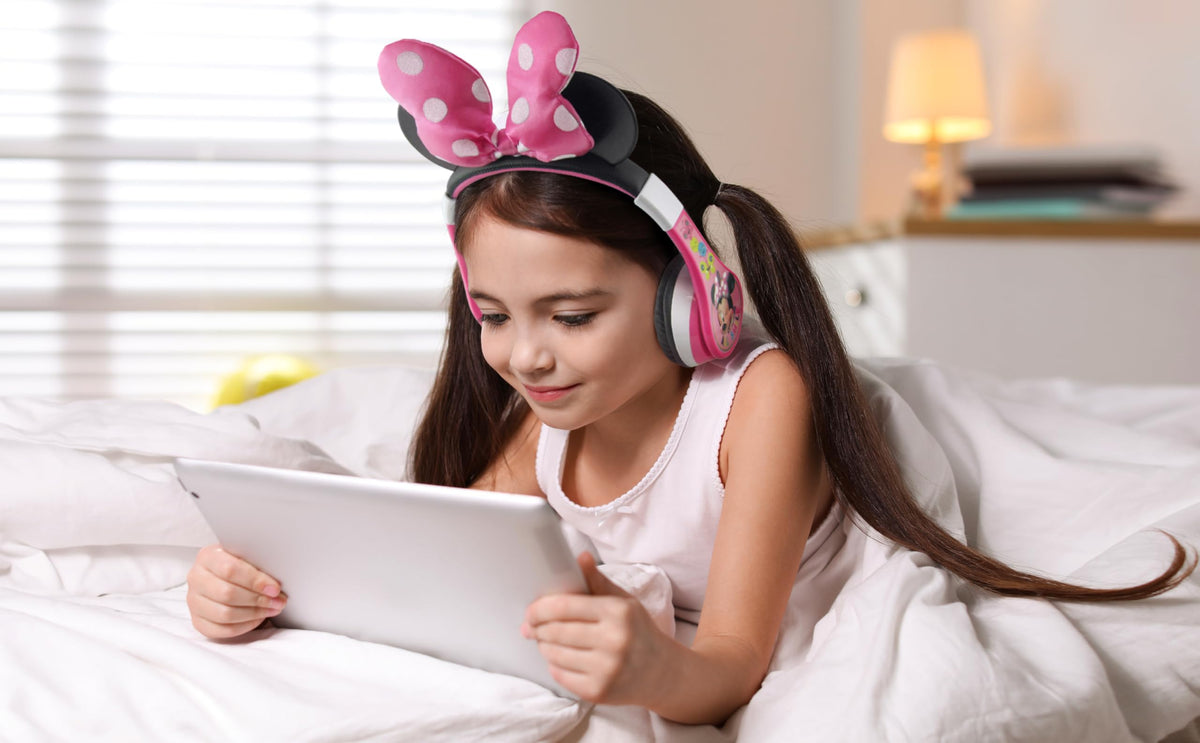 eKids Minnie Mouse adjustable headband detail for a custom child fit