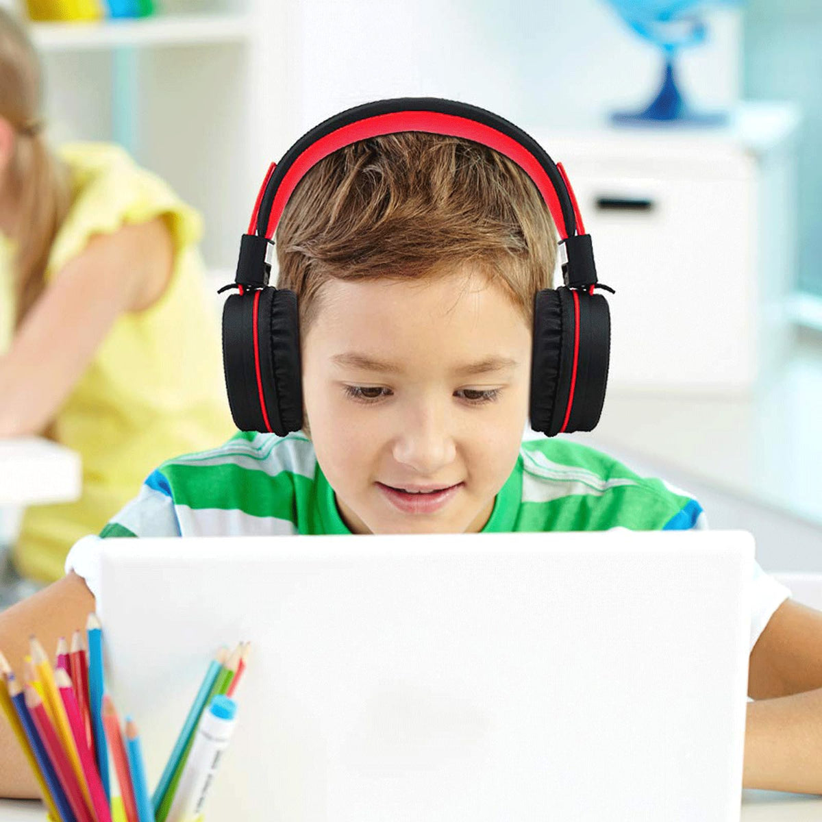 ELECDER i37 adjustable headband for comfort across ages.