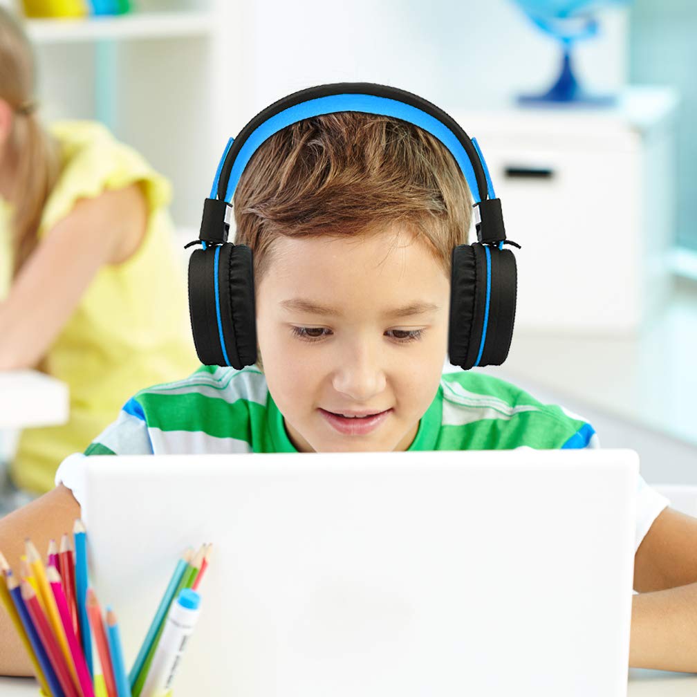 ELECDER i37 kids headphones on-ear design for comfortable listening.