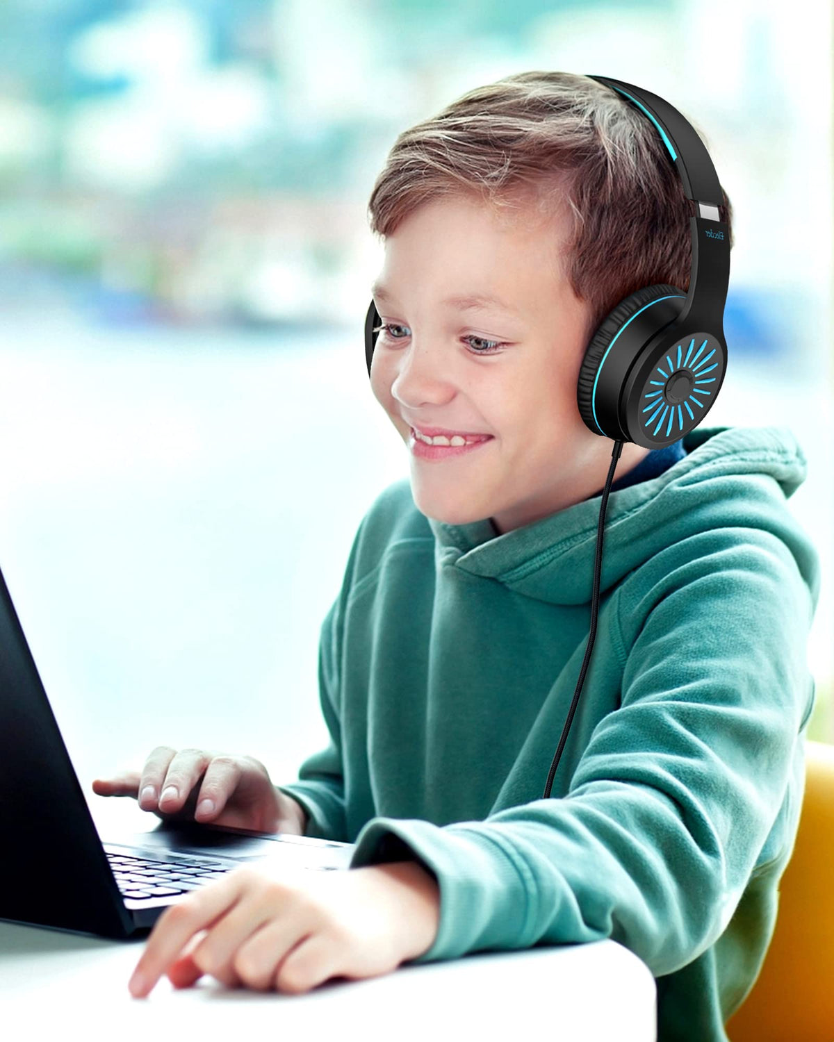 ELECDER i45 headphones travel ready for planes and buses