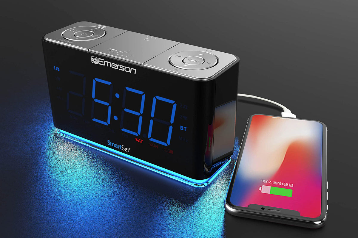 Adjustable dimmer and soft nightlight on the Emerson CKS1507.