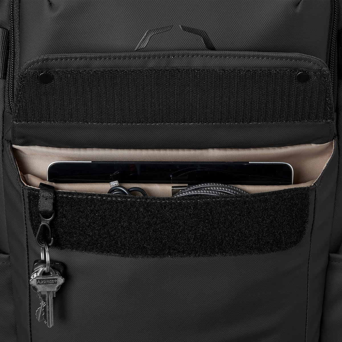 EvoShield Exec Backpack rear luggage loop for easy travel with rolling bags