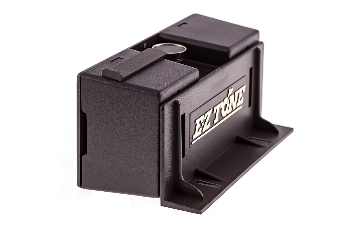 EZ Tone entrada Alerta close-up of metal plunger demonstrating durable audible strike