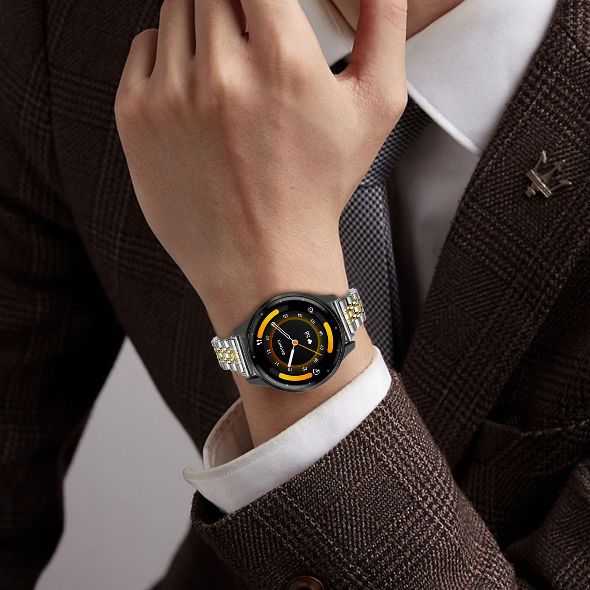Farluya 18mm band fits wrists 5.5–7.9 inches.