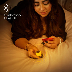 Fashionit micro selfie remote in use showing mic and photo control convenience