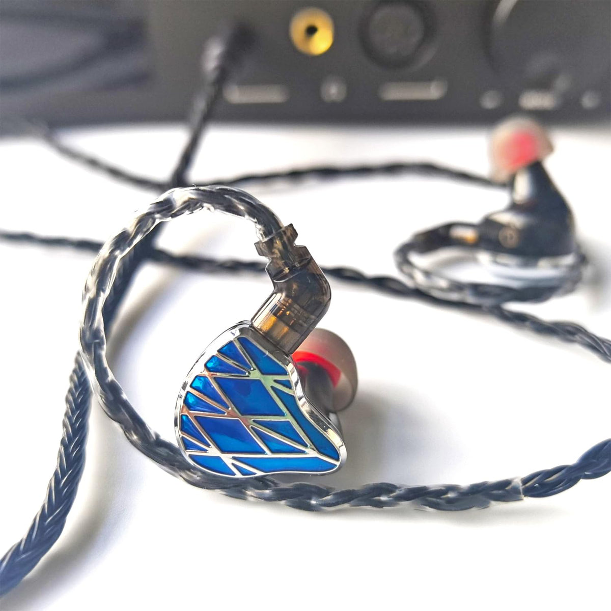 Fezzlo dual chamber driver hybrid delivering dynamic and detailed sound