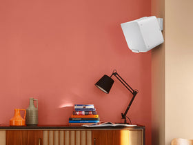 Flexson Wall Mount for Sonos Five White tilt-20 degrees to optimize sound direction.