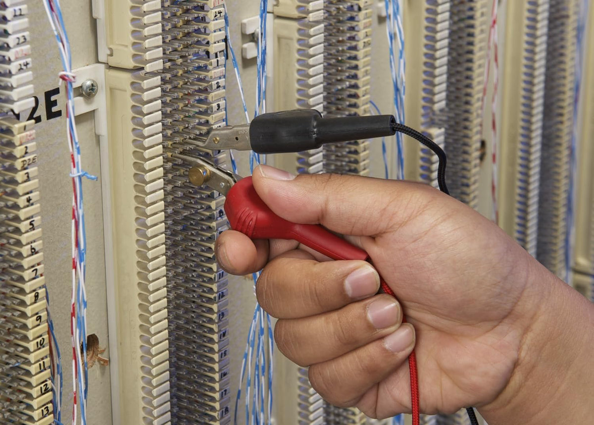 Fluke Networks TS19 last-number redial speeds repetitive checks.
