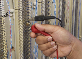 Fluke Networks TS19 last-number redial speeds repetitive checks.