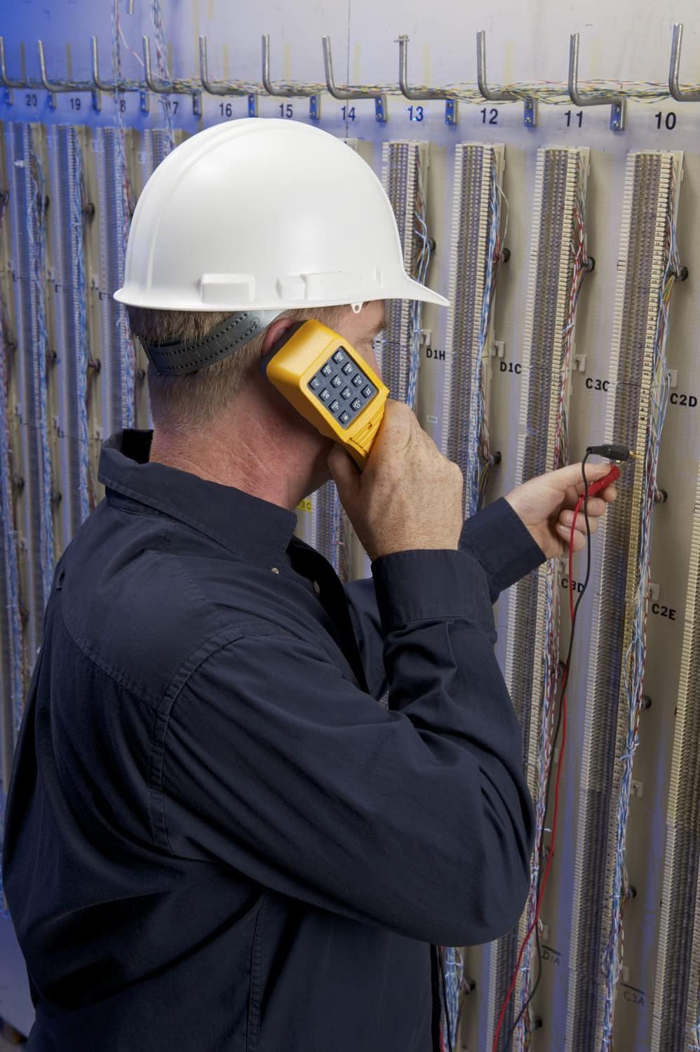 Fluke Networks TS19 polarity indication in talk mode clarifies line orientation.