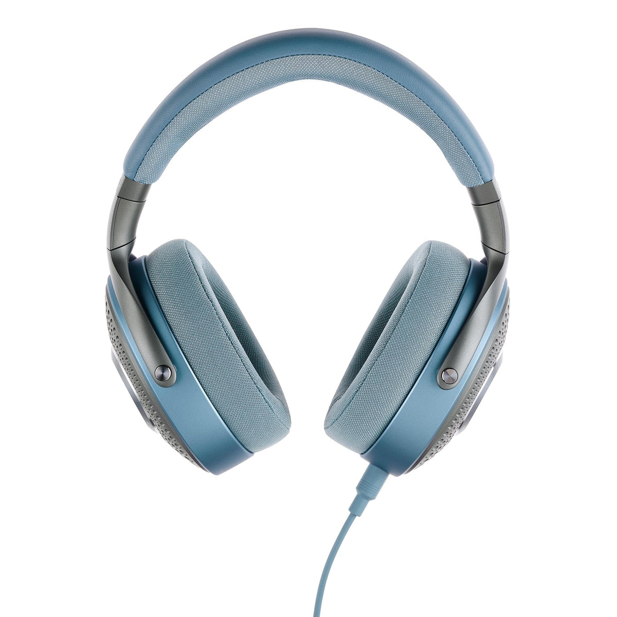 Focal AZURYS magnesium yoke offers lightweight, balanced fit for on-the-go listening.