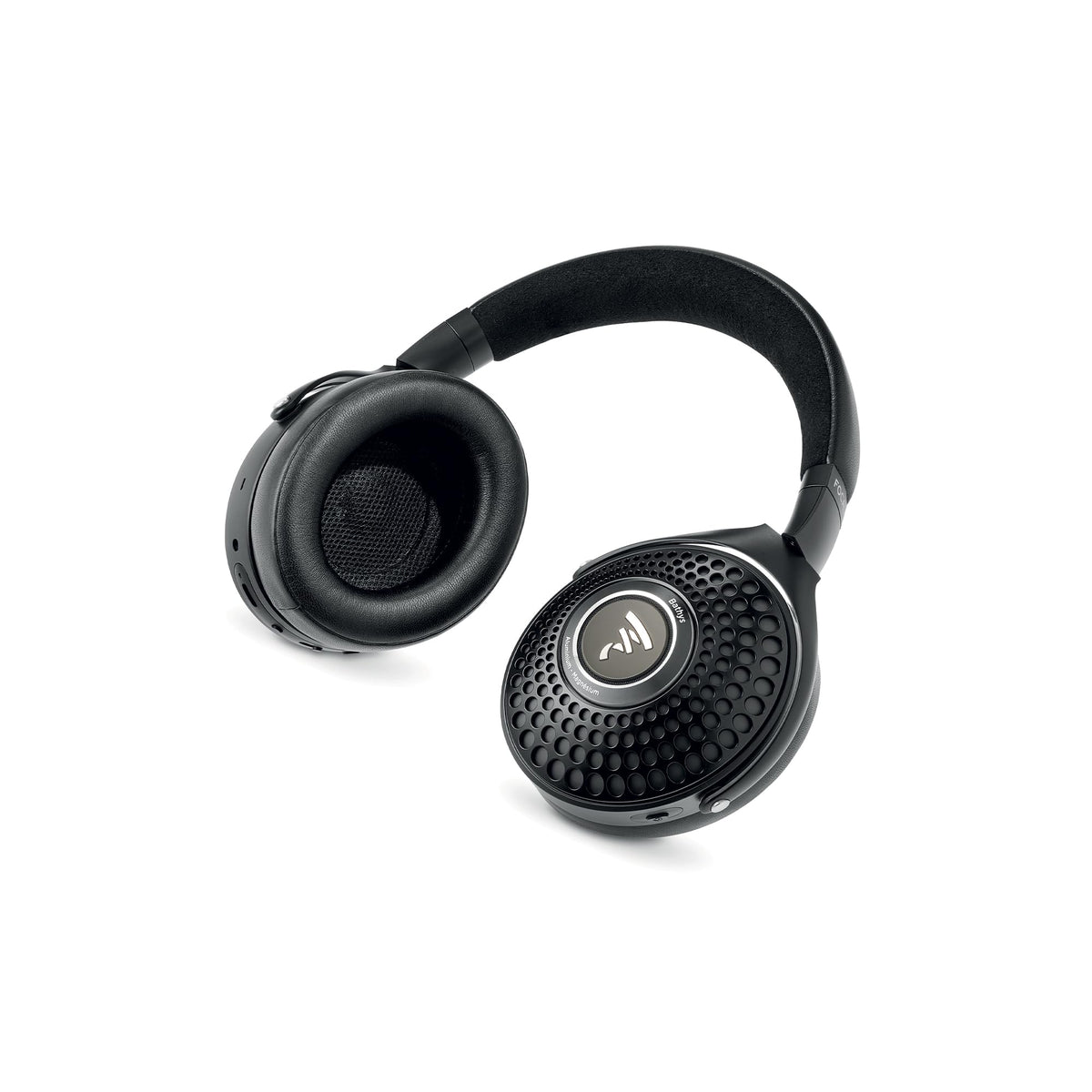 Focal Bathys battery life display and charging indicators for long listening.