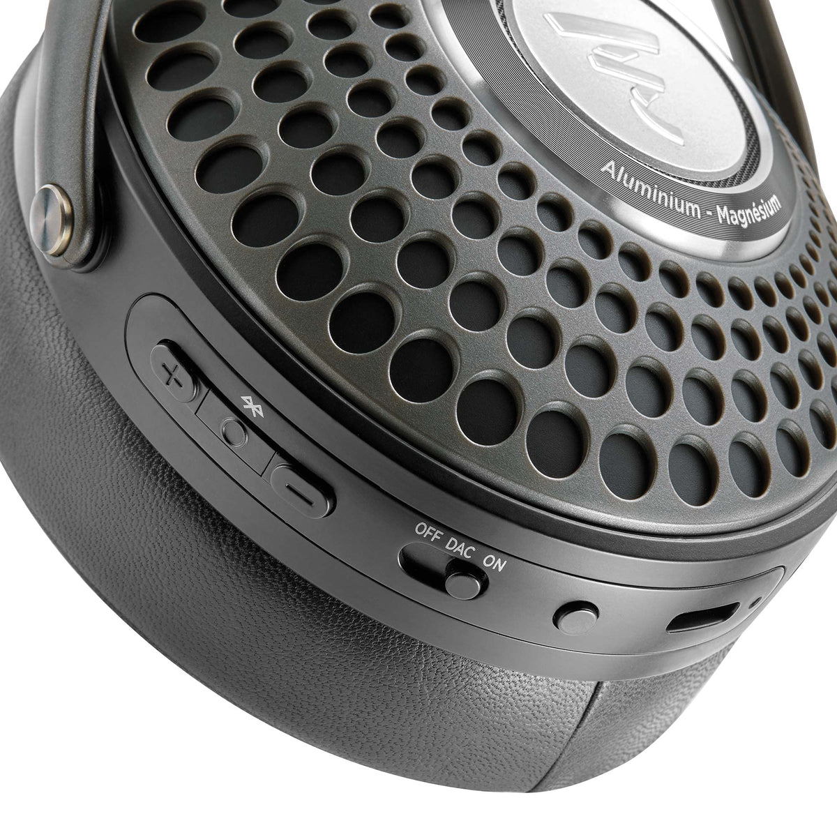 Focal Bathys ANC mode with transparency on earcup