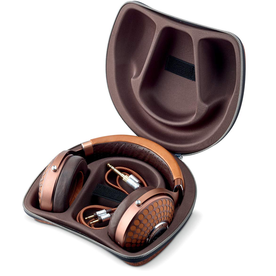 Focal Stellia closed-back design supports immersive, private listening sessions.
