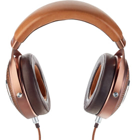 Focal Stellia cushions with soft padding for extended listening comfort.