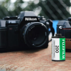 Ready-to-use bundle with film and cloth for convenient sessions.