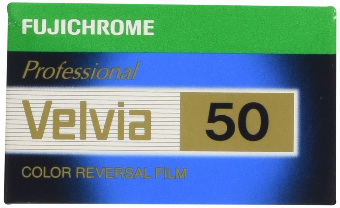 Fujifilm Velvia 50 135 film box with 36 sheets, ideal for vibrant landscapes.