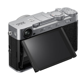 Fujifilm X-E5 film-simulation dial demonstrates fast in-field recipe recall.
