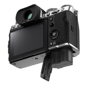 X-T5 electronic shutter at 1/180000 for crisp action freezes
