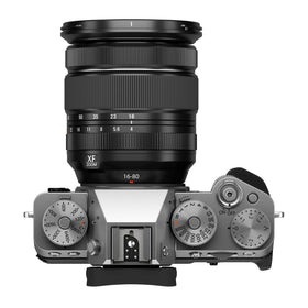 Seven-stop IBIS on X-T5 stabilizes handheld photography in low light.