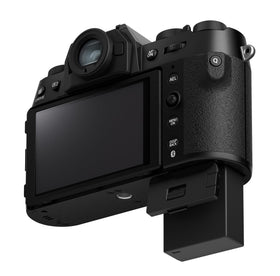 40.2MP X-Trans sensor delivers detailed stills for landscapes and portraits.