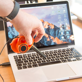 Funtime EG7910 with extra-long USB cable enabling portable cleaning on the go