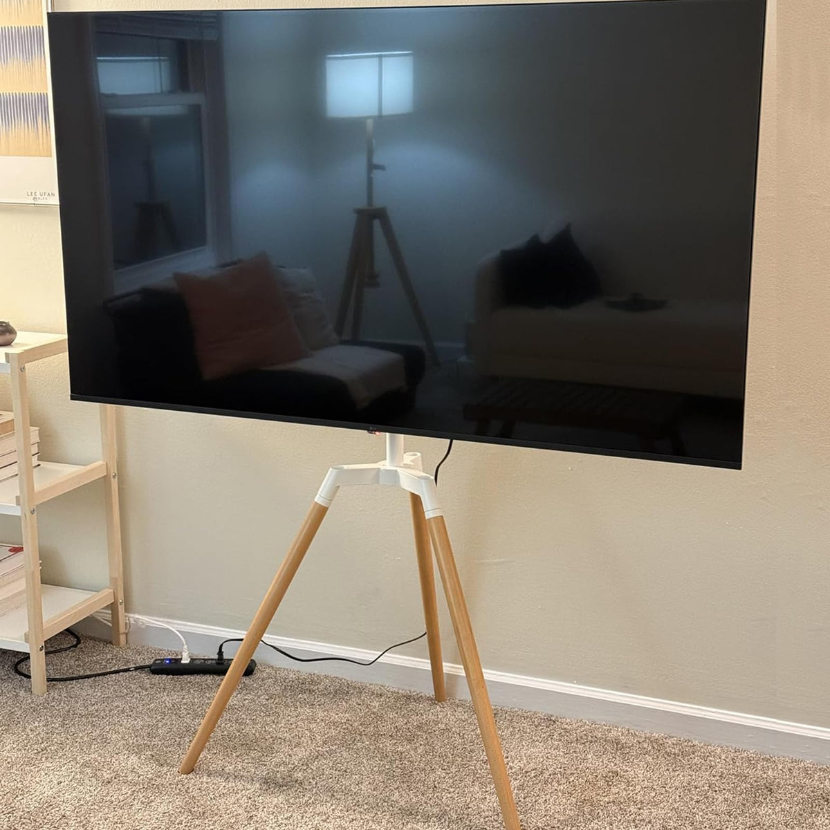 Fydeamer compatible with 32-65 inch TVs and multiple VESA patterns.
