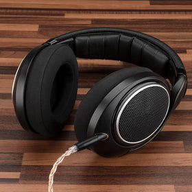 Compatibility list showing Sennheiser models compatible with GEEKRIA Apollo