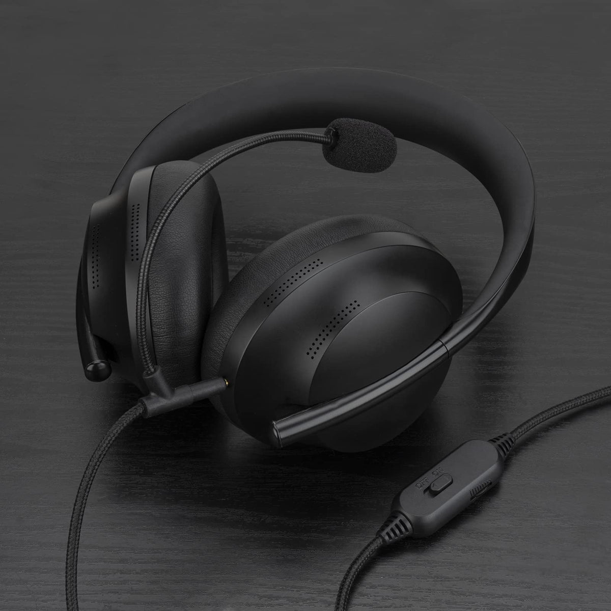 GEEKRIA 2.5mm aux cable works with laptops, tablets, and consoles.