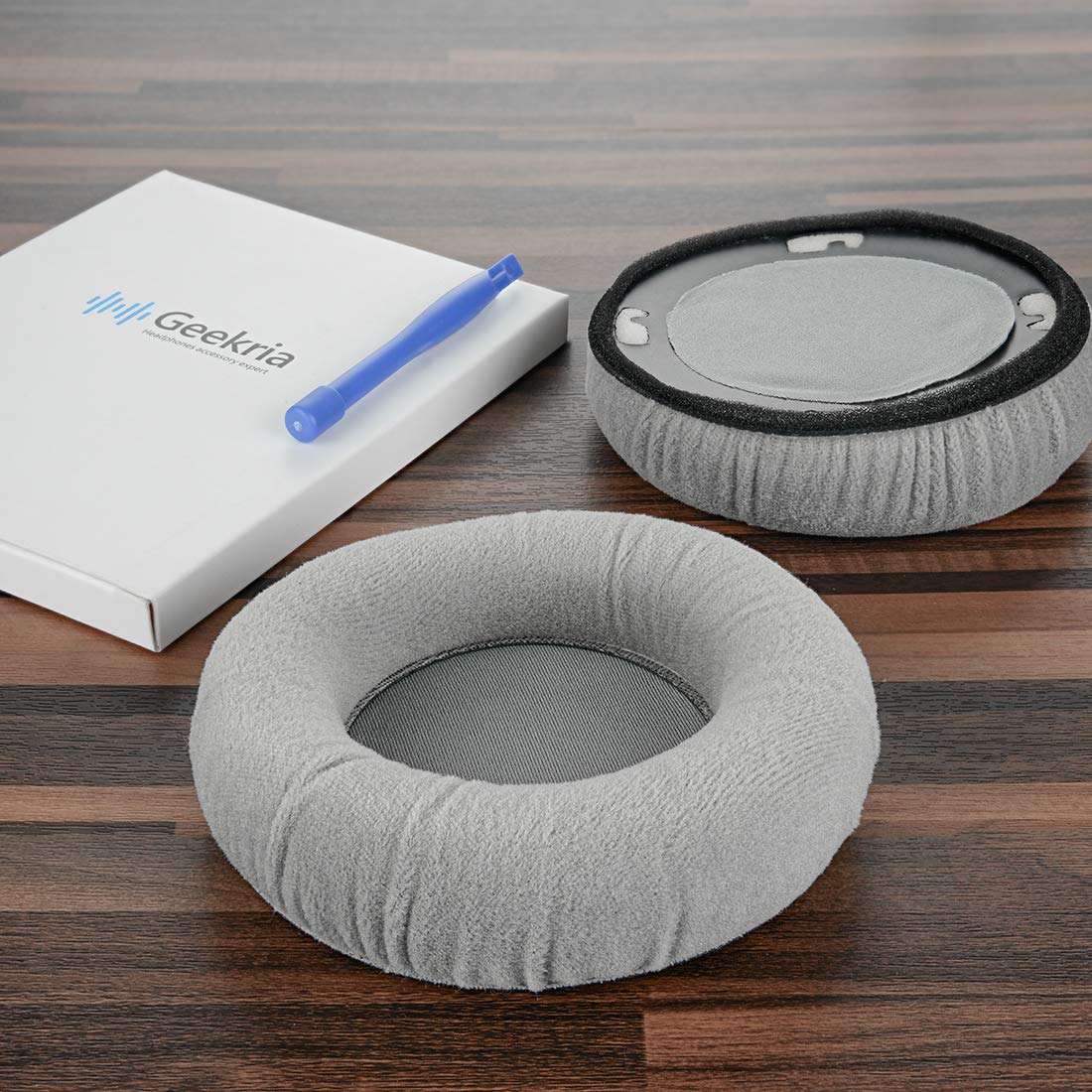 Geekria earpad installation guide video simplifies replacement.
