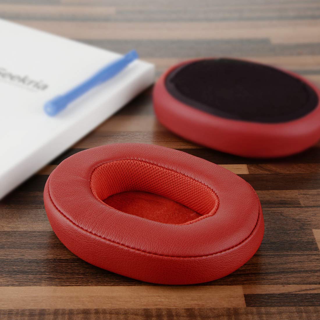 Diagram showing GEEKRIA ear pads compatibility with Skullcandy models.