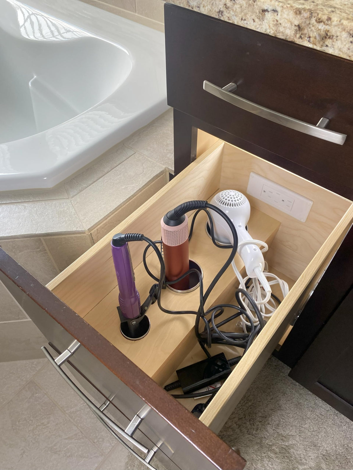 Generic adjustable-fit design accommodates 1/2-inch and 5/8-inch drawer box thickness.