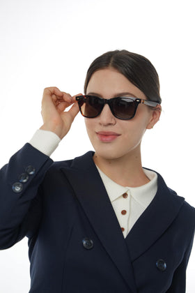 GetD AI Glasses AI assistant UI shows translation and chat.