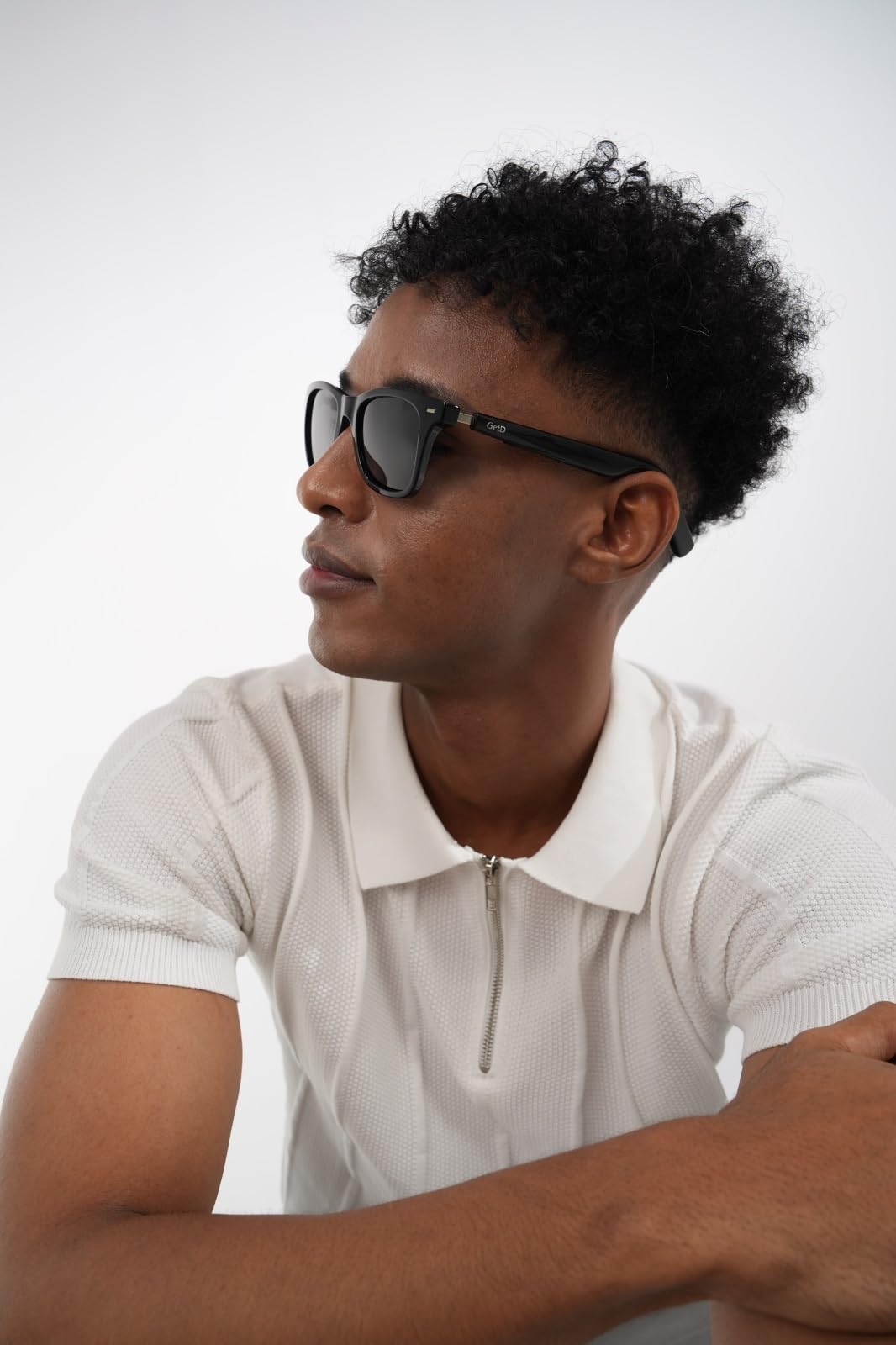 GetD AI glasses with ChatGPT assistant for quick notes and decisions.
