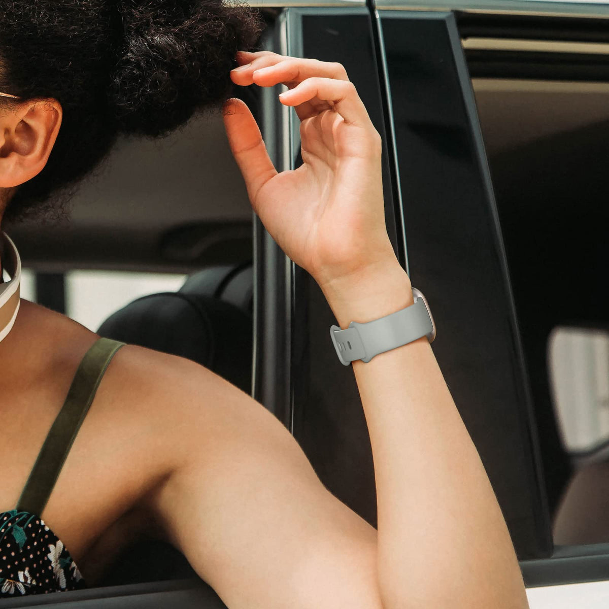 Getino pin-tuck closure design ensures secure fit with minimal hassle.