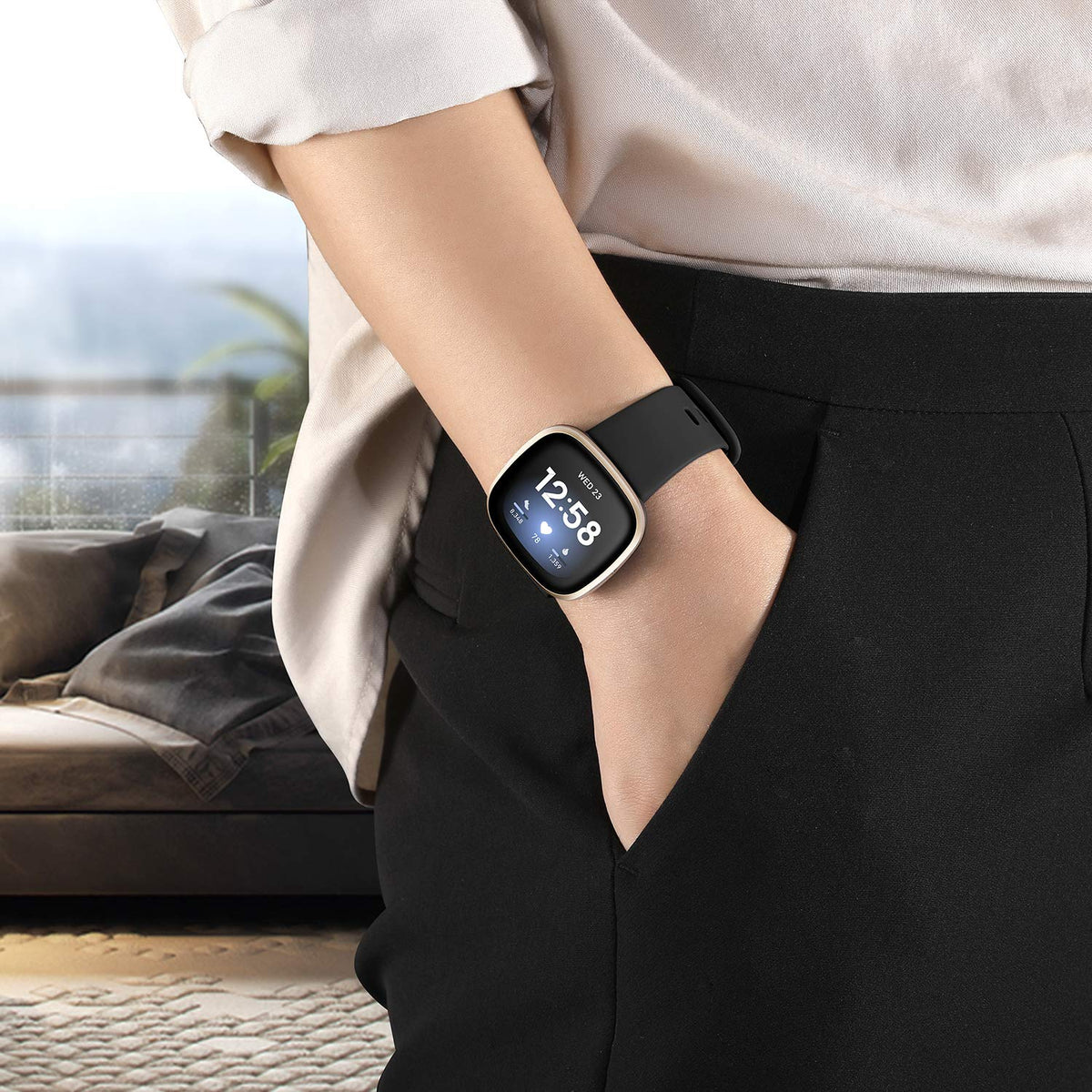 Getino Sense band black closeup, secure pin-and-tuck closure on a versatile strap.
