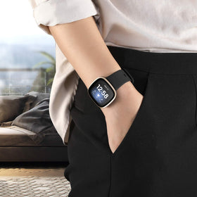 Getino Sense band black closeup, secure pin-and-tuck closure on a versatile strap.