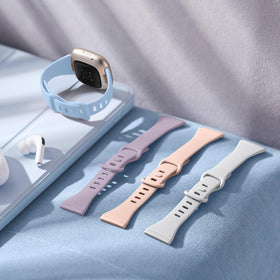 Getino Versa4 white slim band blends with any mood.