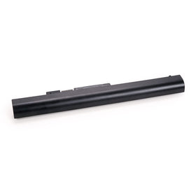GHU LA04 battery in hand demonstrates lightweight replacement for HP notebooks