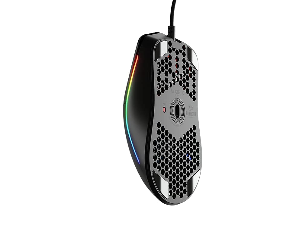 GLORIOUS Mice Feet cloth pad control with polished ceramic surface.