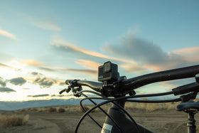 GoPro Hero included accessories for quick mounting and charging