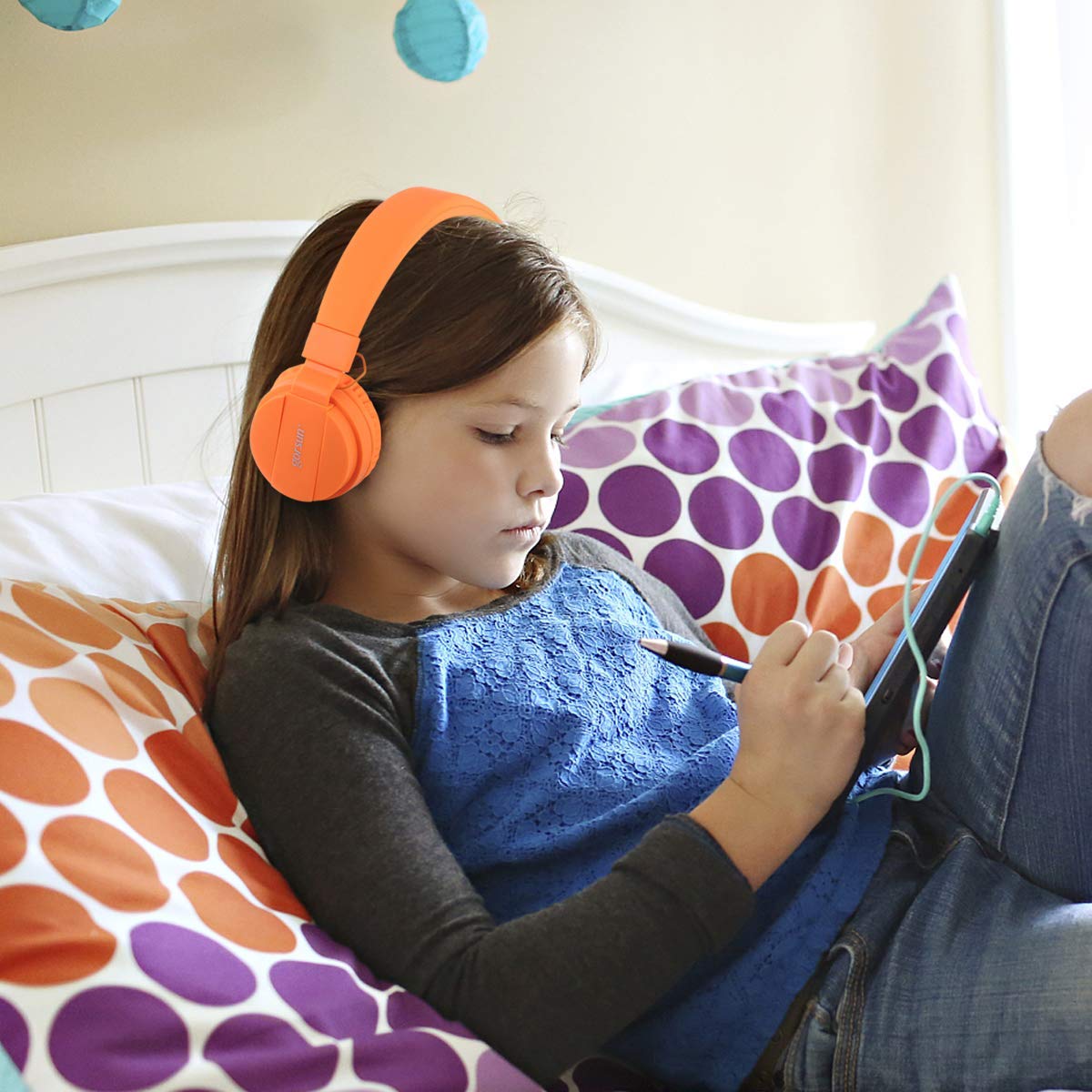 Gorsun Kids Headphones 3.5mm jack works with most tablets and phones.
