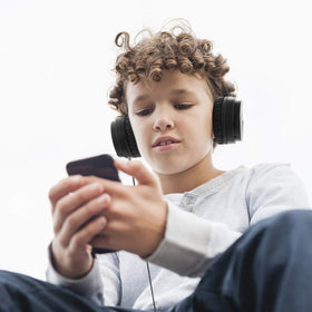 Gorsun Kids Headphones use a standard 3.5mm jack for many devices.
